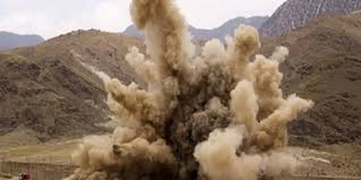 ۷ کودک بر اثر انفجار در مرکز افغانستان کشته شدند