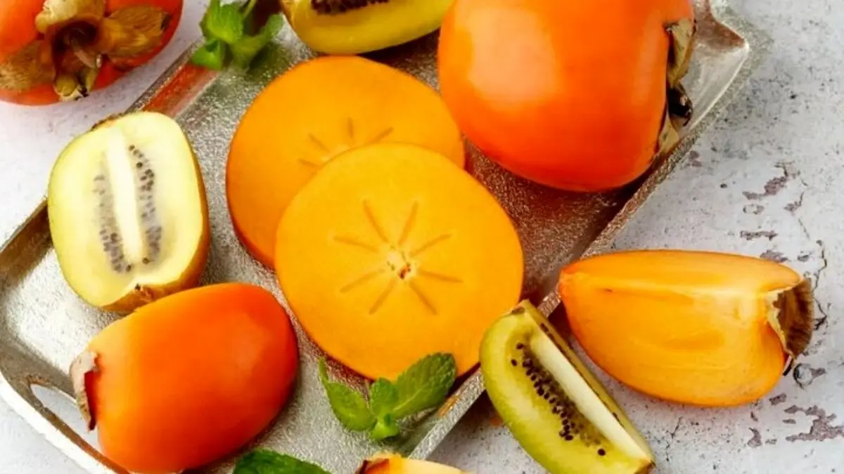 میوه های فصل زمستان را بخورید
