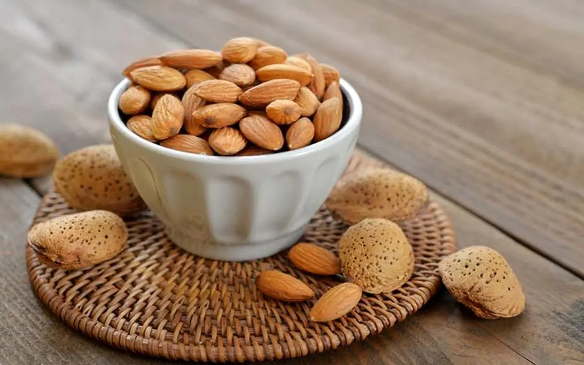 با بادام مثل کوره چربیهایتان را بسوزانید+راهکار
