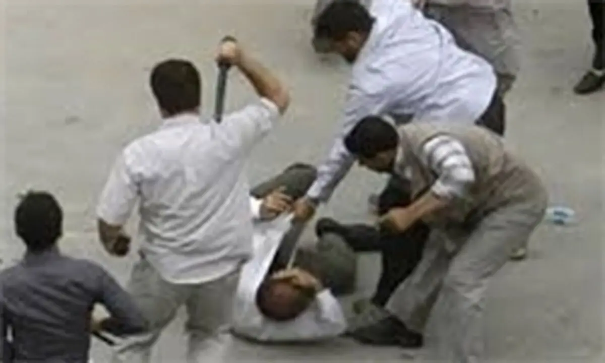 ضرب و شتم دانشجوی بسیجی توسط اراذل و اوباش