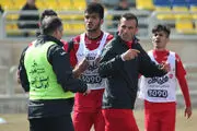 تمرین سرخ پوشان پشت درهای بسته