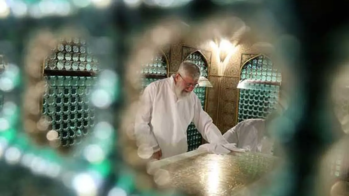 خاکسپاری پیکر رهبر شهید در نزدیکی روضه منوره/ روضه منوره امام رضا(ع) کجاست؟