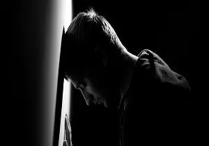 نشانه‌ها و عوامل بروز اختلال افسردگی در مردان
