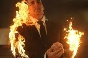 
بازیگر مشهور جلوی چشم همه خود را آتش زد! /تصاویر
