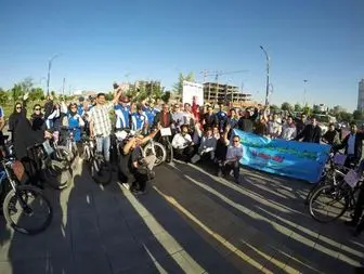 
۱۲۰ نفر از شهروندان اراکی امروز با دوچرخه به محل کار خود رفتند+عکس