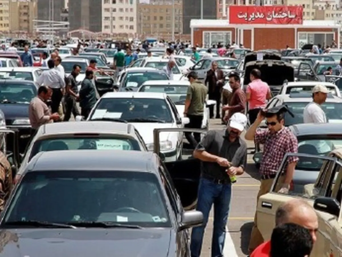 دلالان و نمایشگاهداران، عامل بحران در بازار خودرو