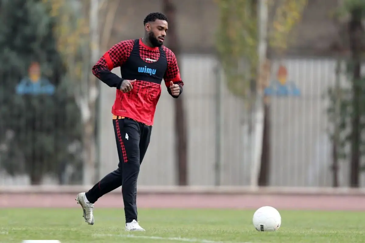 تصویری از همسر مهاجم فراری پرسپولیس در تهران!