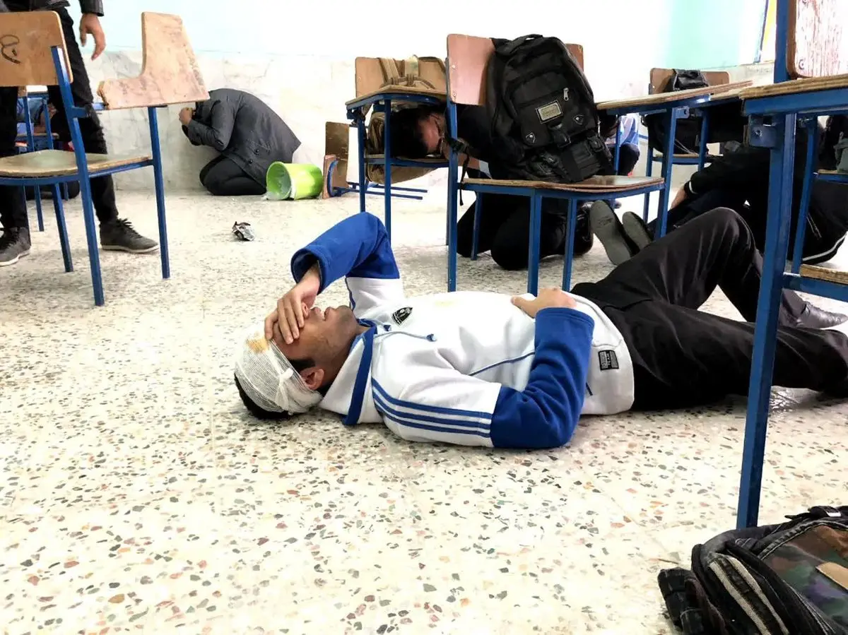 مانور ایمنی مقابل زلزله در آبدان برگزار شد