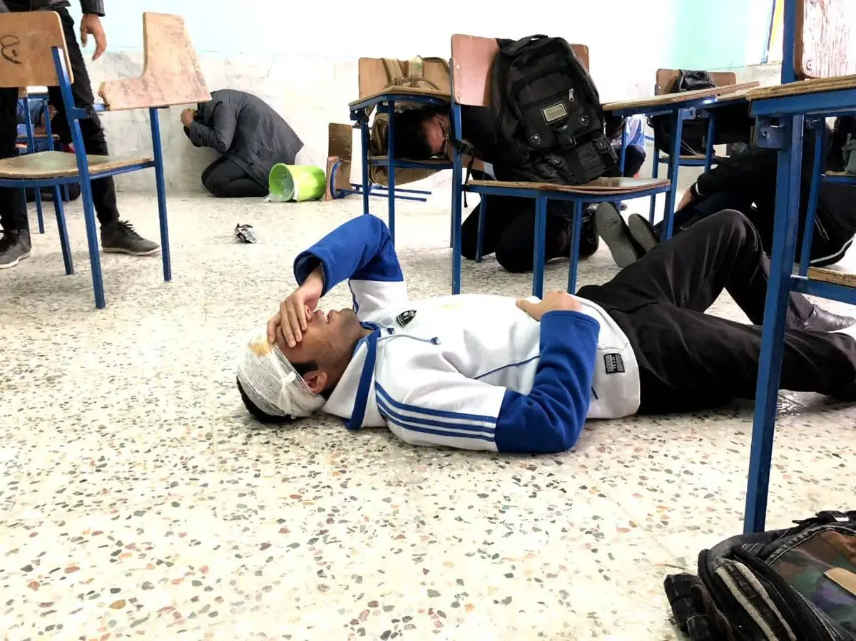 مانور ایمنی مقابل زلزله در آبدان برگزار شد
