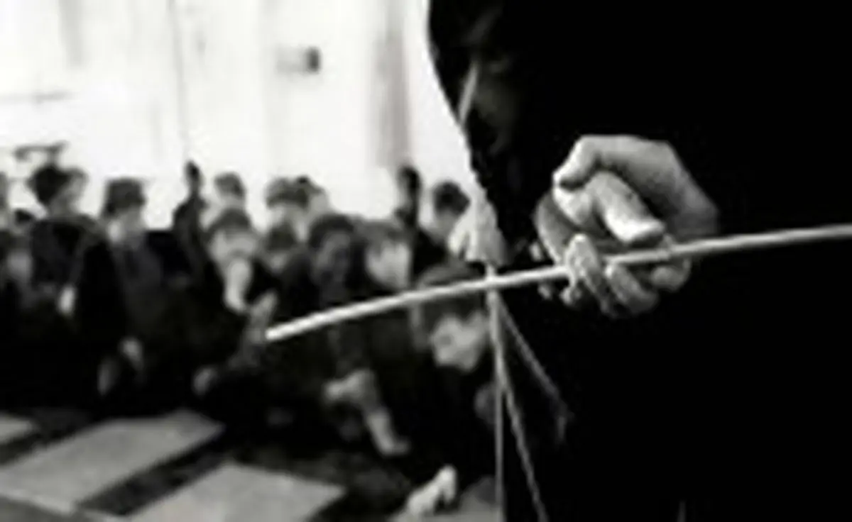 تنبیه معلم خشمگین منجر به نابینایی دانش آموز شد