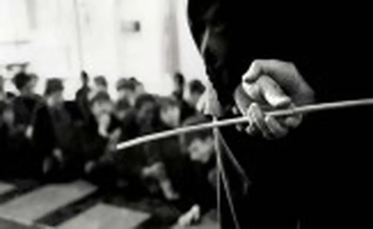 تنبیه معلم خشمگین منجر به نابینایی دانش آموز شد