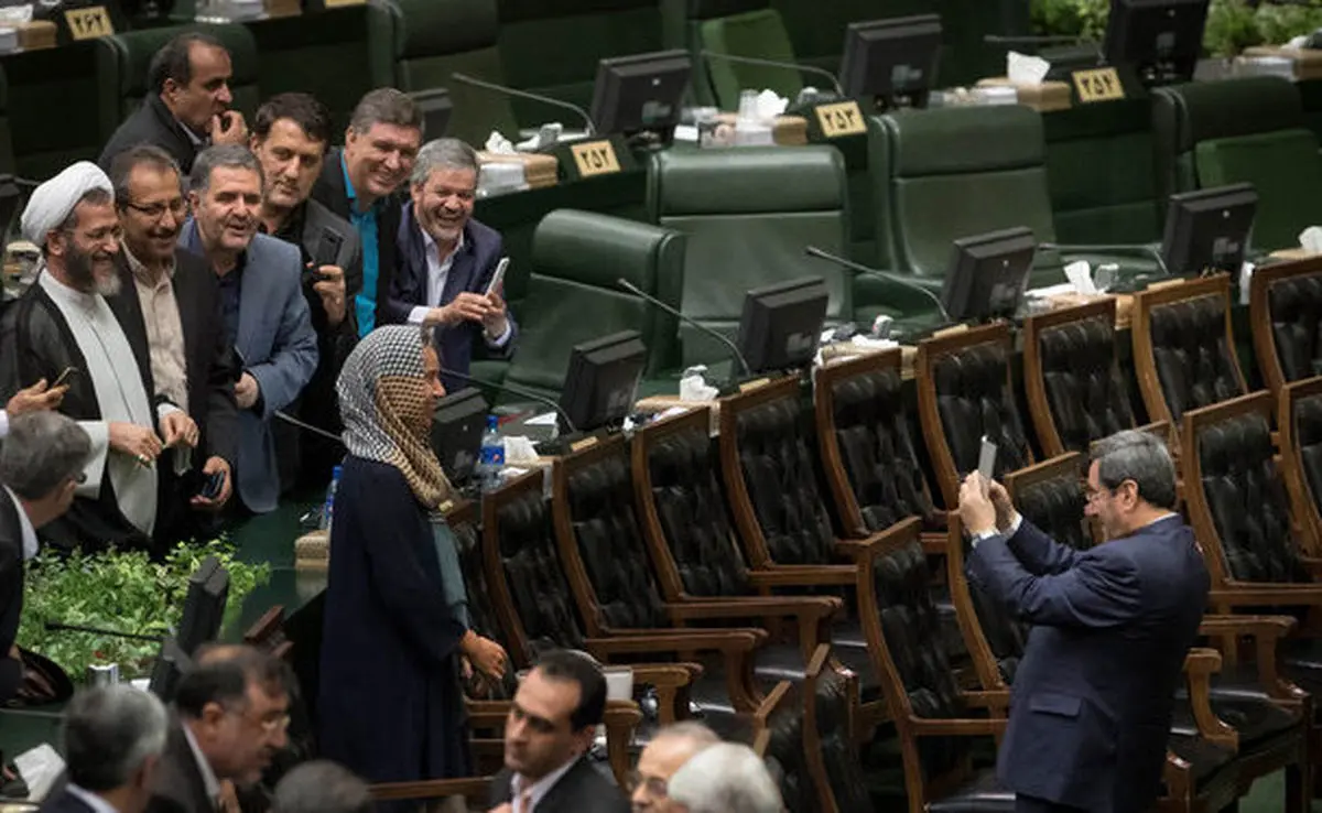 دفاع قشقاوی از عکسبرداری اش در مراسم تحلیف