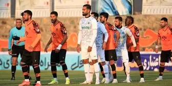 دوست دارم به استقلال یا پرسپولیس بخوریم