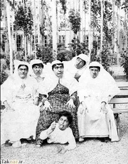 عکسی جالب از شکلک درآوردن زنان قاجاری!