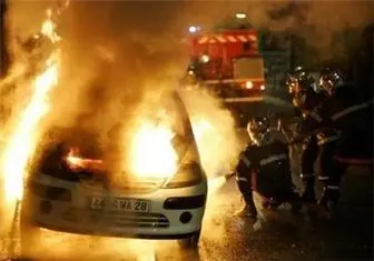 ۲۰ خودرو در حومه پاریس به آتش کشیده شد