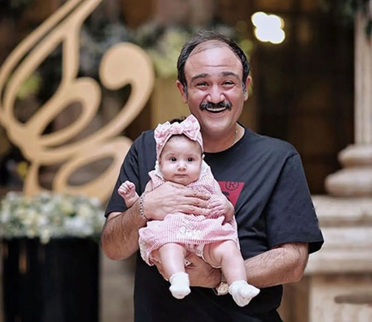 عکس خانوادگی مهران غفوریان در رستوران /عکس