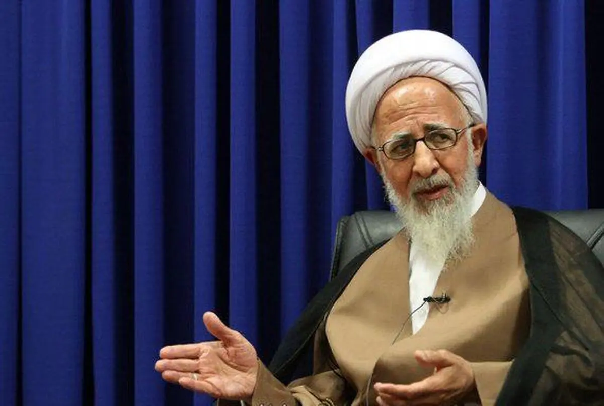  آیت‌الله‌جوادی‌آملی: آدم با این اختلاس‌و حقوق‌نجومی بالامی‌آورد 