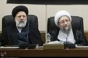 
حضور آیت‌الله آملی لاریجانی در منزل رئیس جمهور شهید
