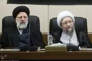 
حضور آیت‌الله آملی لاریجانی در منزل رئیس جمهور شهید
