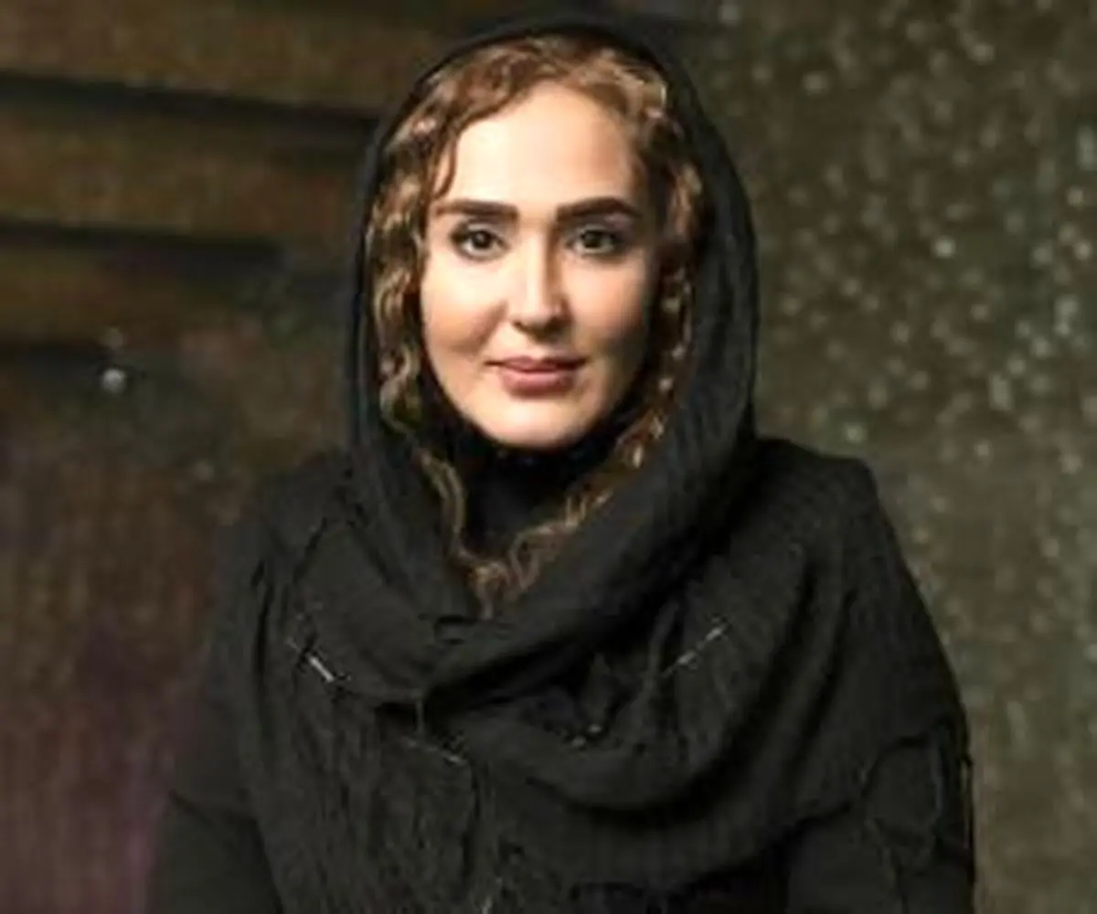 تیپ خفن زهره فکور در رستورانی سنتی /عکس