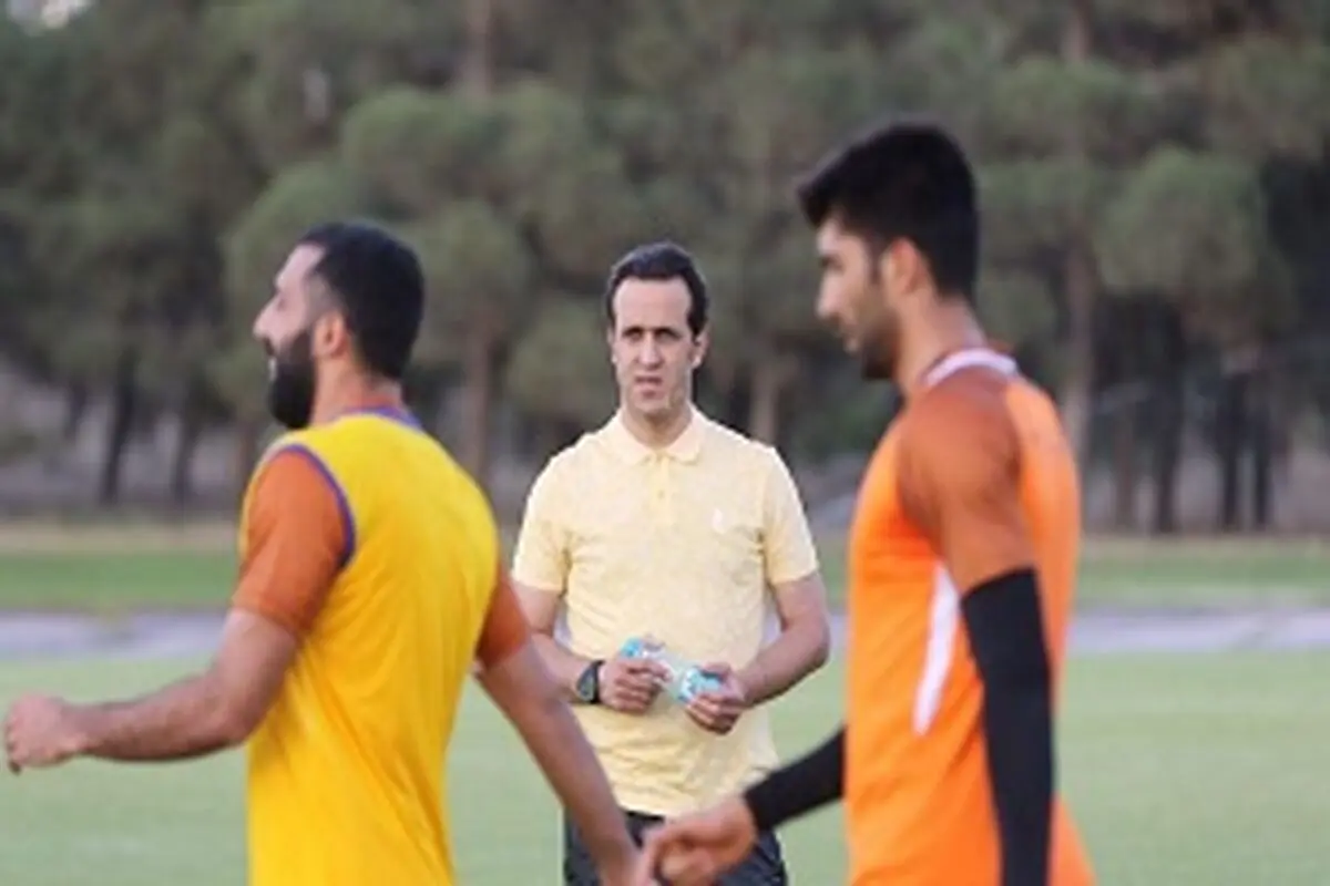 جادوگر مقابل پرسپولیس روی نیمکت نمی نشیند؟