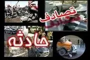 تصادف شدید خودرو با پل عابر پیاده
