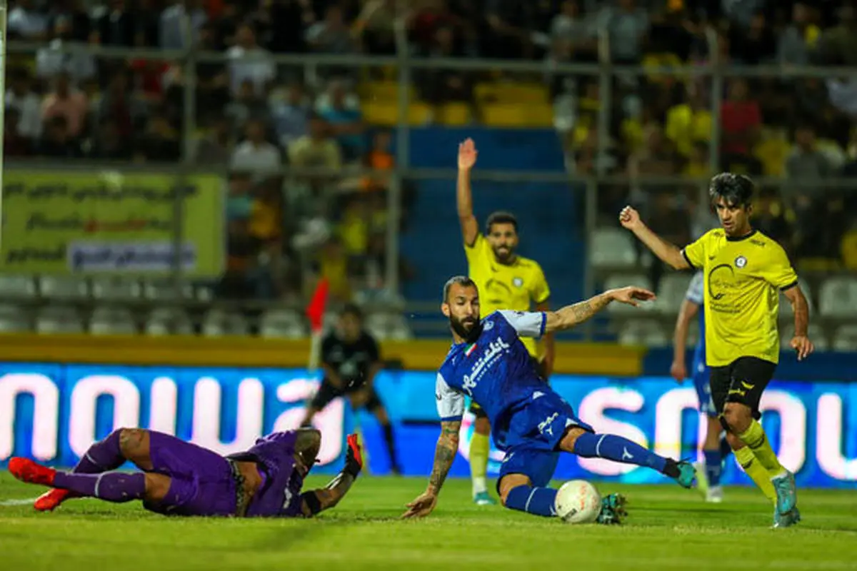 استقلال و سپاهان منتظر لغزش پرسپولیس هستند/ هر سه تیم شانس قهرمانی دارند