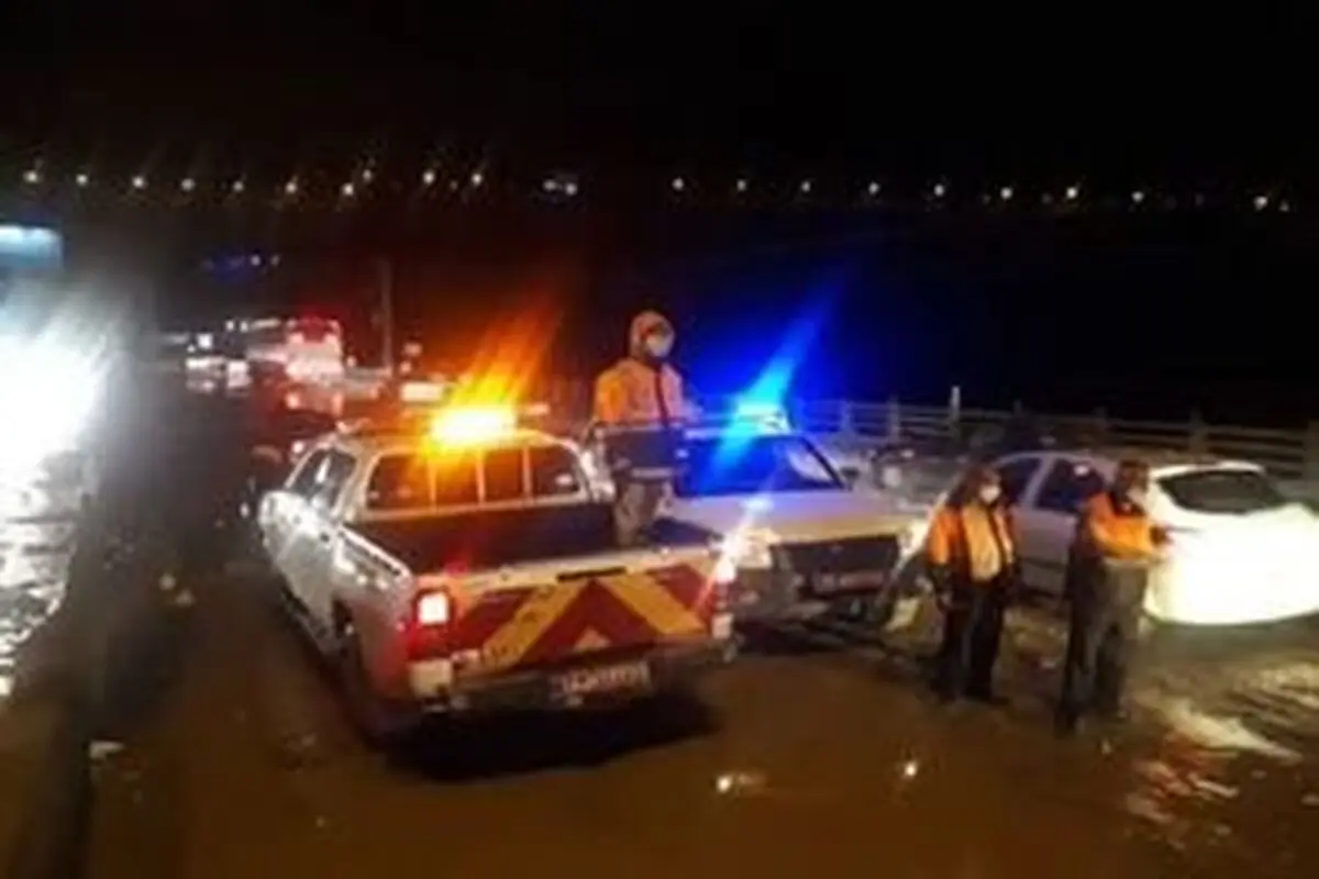 سیلاب در محور کندوان ۴ خودرو را با خود برد