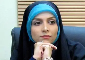 مجری خوش حجاب ایرانی در یک مراسم ادبی/ عکس