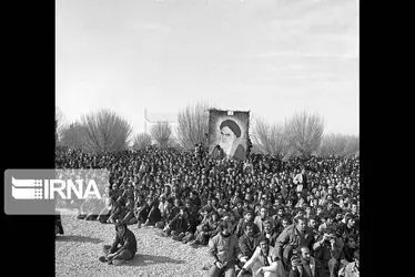 بازگشت امام خمینی به ایران