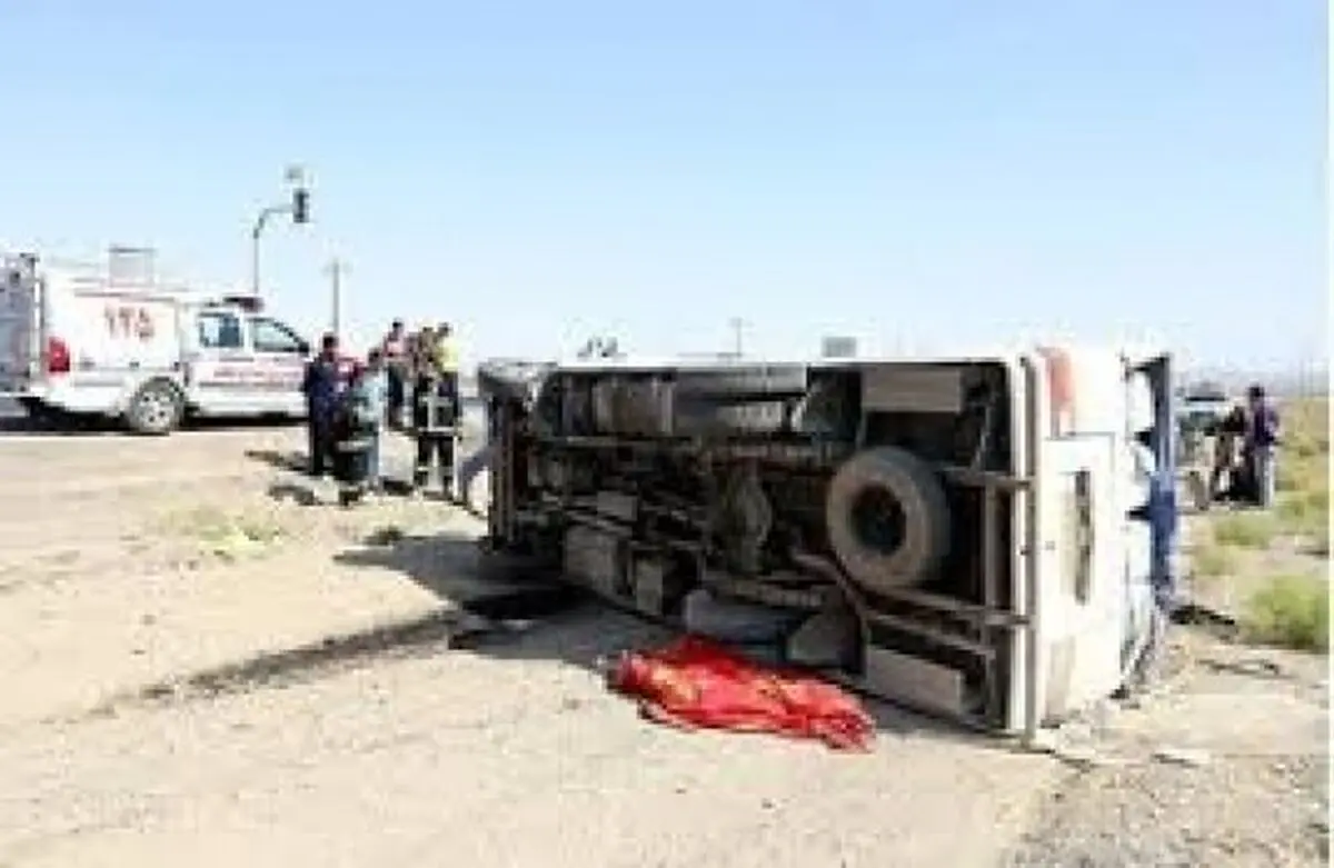 
واژگونی مینی بوس حادثه آفرید

