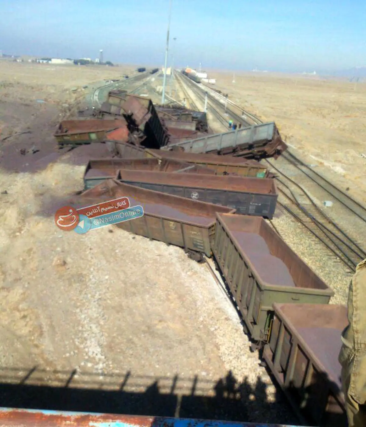 واژگونی قطار باری حامل سنگ آهن در ایستگاه دیزباد شهرستان نیشابور/ عکس