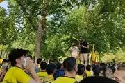 تجمع هواداران سپاهان مقابل هتل اقامت این تیم