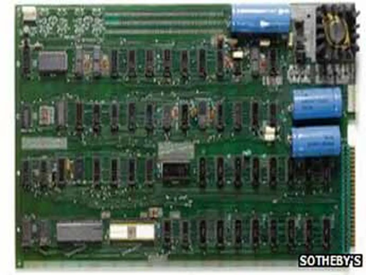 Apple ۱ smashes auction estimate