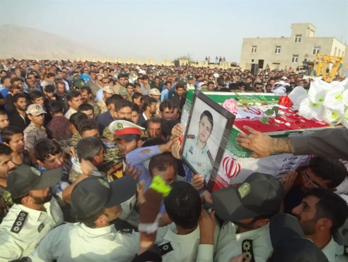 تشییع با شکوه پیکر مطهر شهید ویسی در شهر لیکک+تصاویر