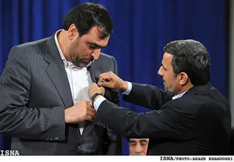 احمدی نژاد ۴ نشان ملی اعطا کرد