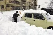 برف سنگین در ژاپن جان ۱۳ نفر را گرفت