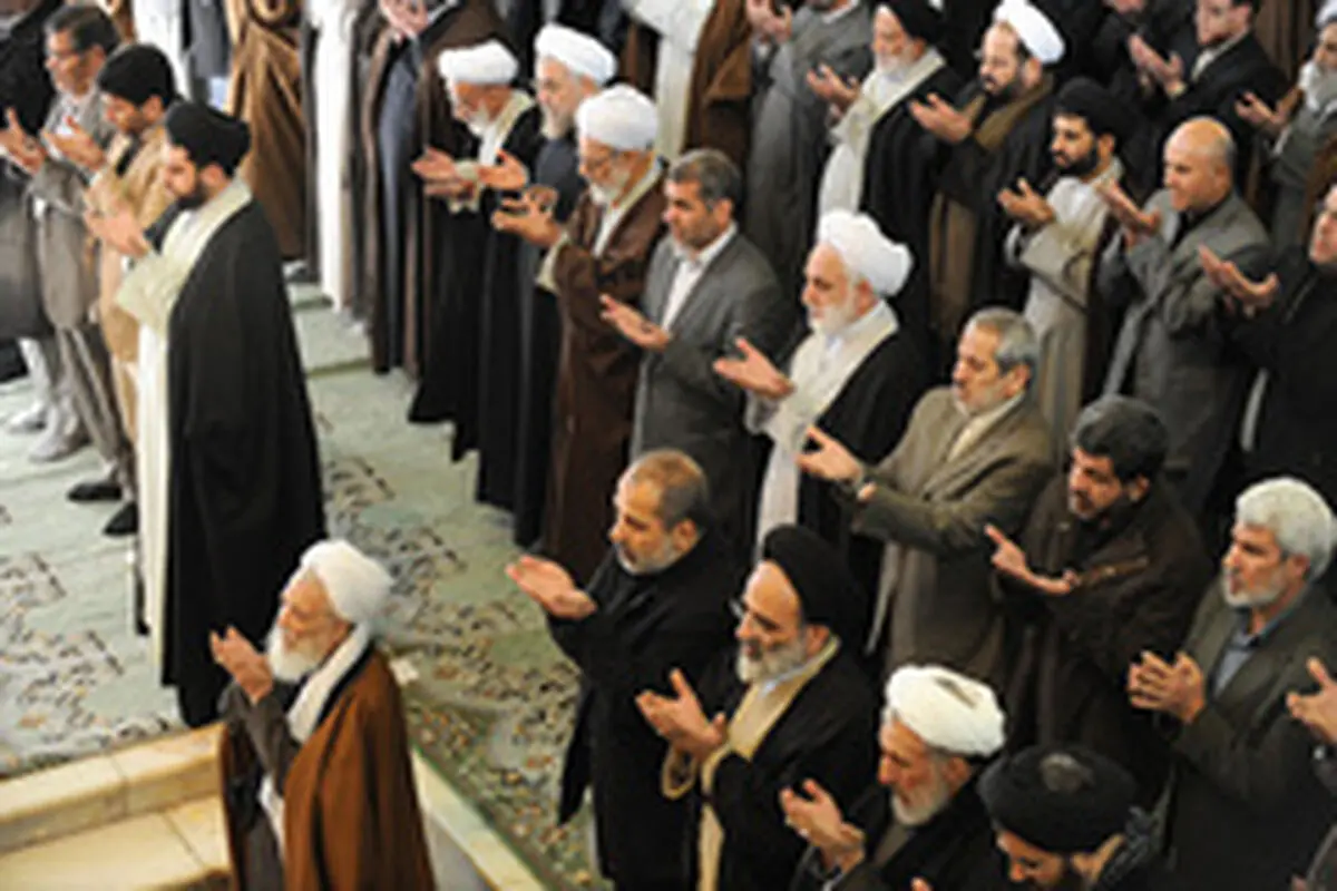 اقامه نماز عید قربان به امامت آیت‌الله موحدی کرمانی
