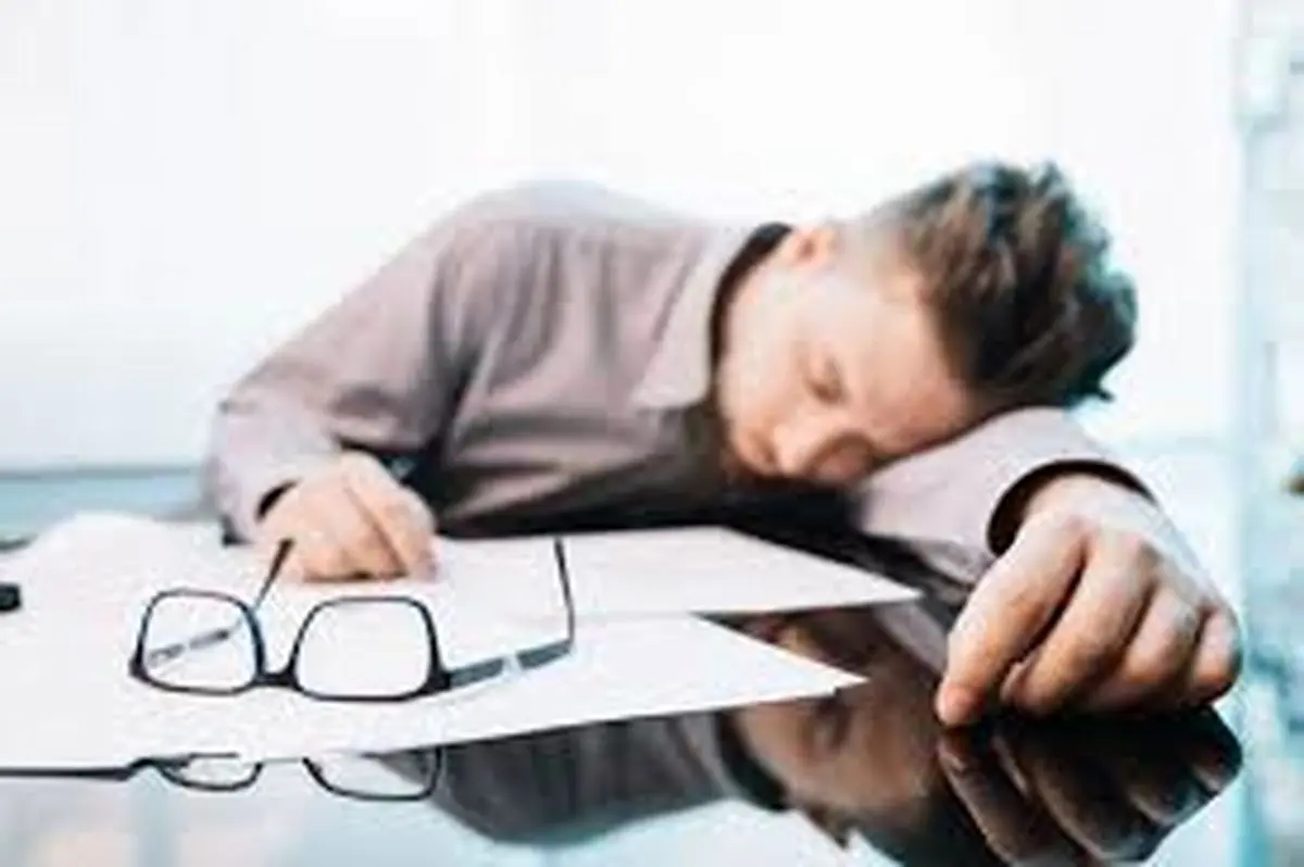 چرا همیشه خوابم میآید و بیحالم؟