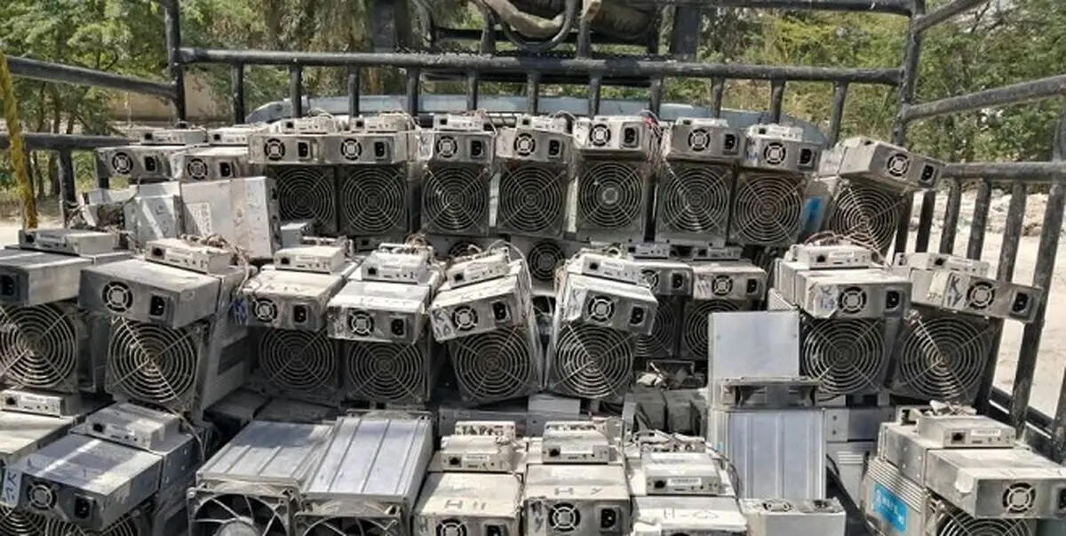 کشف ۱۵ هزار دستگاه ماینر از مزارع غیرقانونی رمز ارز 