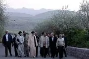 تصویری از پیاده روی سردار استوار با رهبر انقلاب