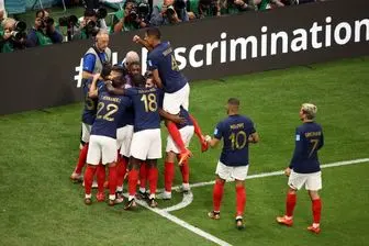 جشن پیروزی و آوازخوانی بازیکنان فرانسه در رختکن +فیلم