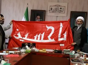 پرچم گنبد حرم حضرت امام حسین(ع) به معاون فرهنگی قوه قضاییه اهدا شد
