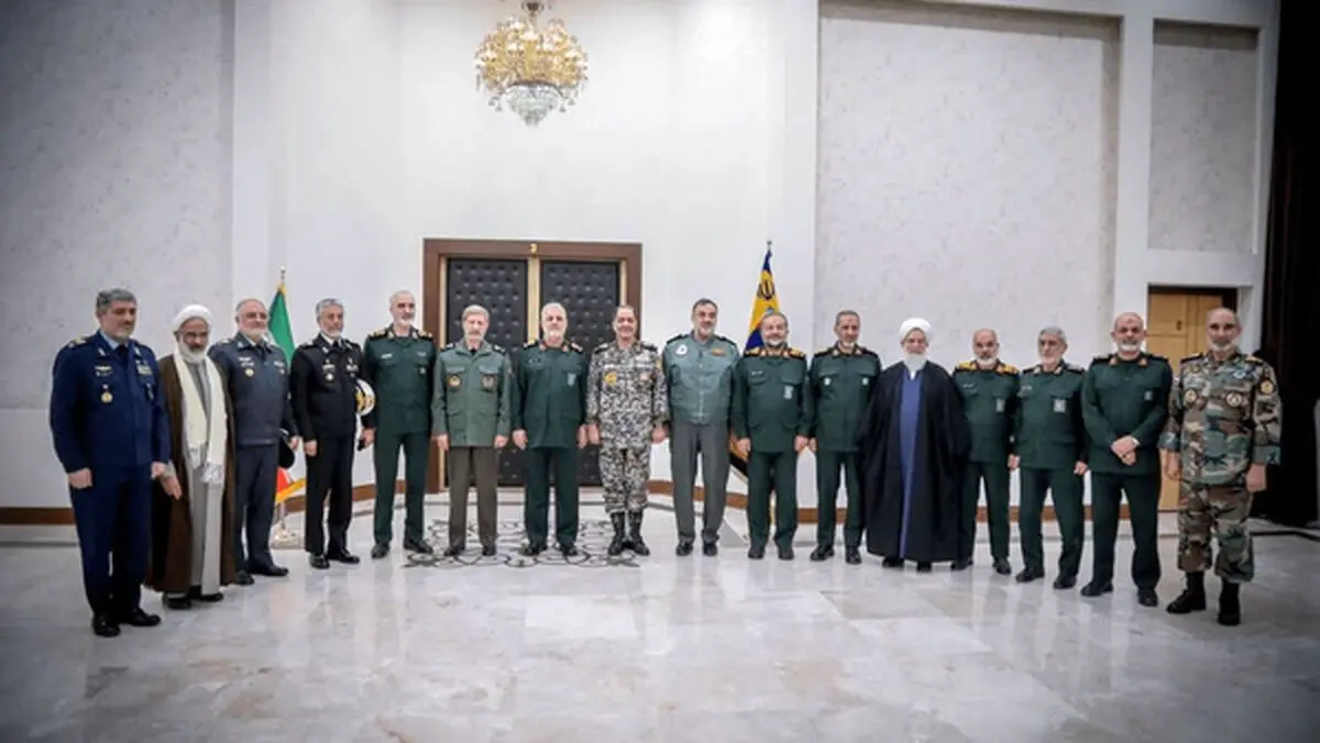 دیدار فرماندهان ارتش و سپاه و تاکید بر مقابله با دشمن