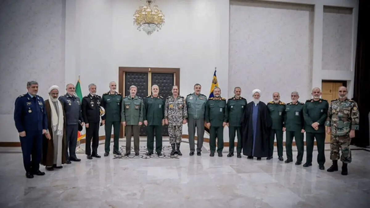 دیدار فرماندهان ارتش و سپاه و تاکید بر مقابله با دشمن