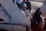  لحظه بوسیدن خاک ایران توسط بیژن مرتضوی 