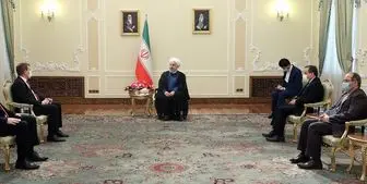 تاکید رئیس جمهور بر توسعه روابط تجاری و اقتصادی ایران و مجارستان