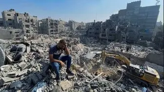  گریه رهبر انقلاب از مشاهده مظلومیت کودکان غزه در حال قرائت قرآن+فیلم