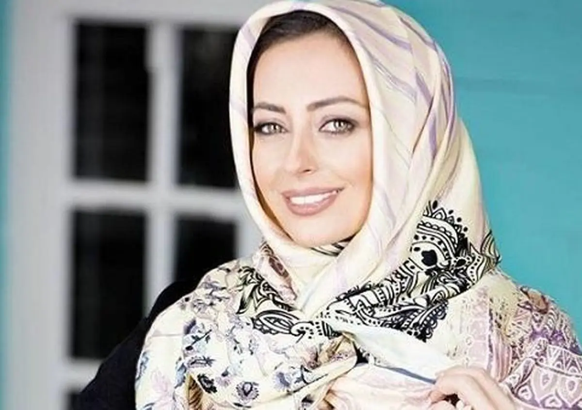 «نفیسه روشن» با شکل و شمایل جدید و کفشهای عجیبش/ عکس
