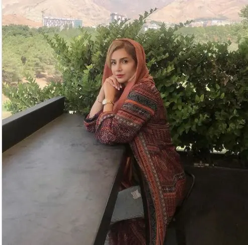 شبنم قلی خانی و همکارانش در نارگیل / عکس